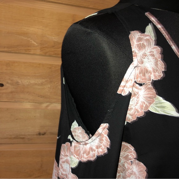 Cupcakes & Cashmere Blouse Black Floral choker collar / cold shoulder size M - Picture 6 of 14